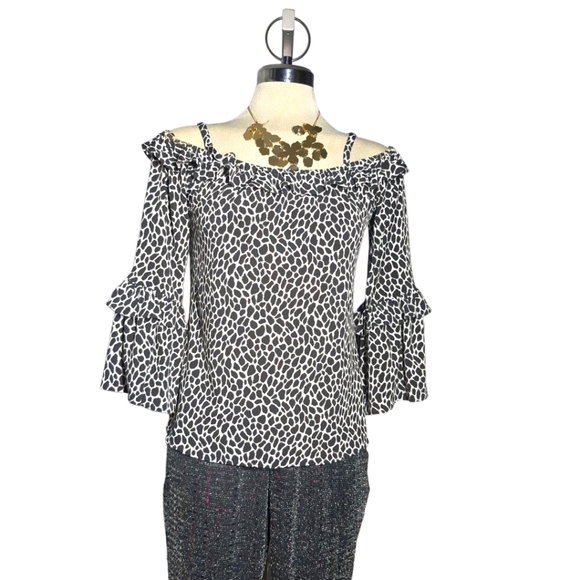 MICHAEL KORS Black and White Open Shoulder Bell Sleeves Size M. - Picture 6 of 16